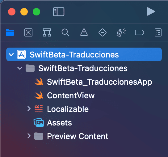 Al añadir más de un idioma vemos que en nuestro listado de ficheros en Xcode aparece una flechita al lado de nuestro fichero de traducciones